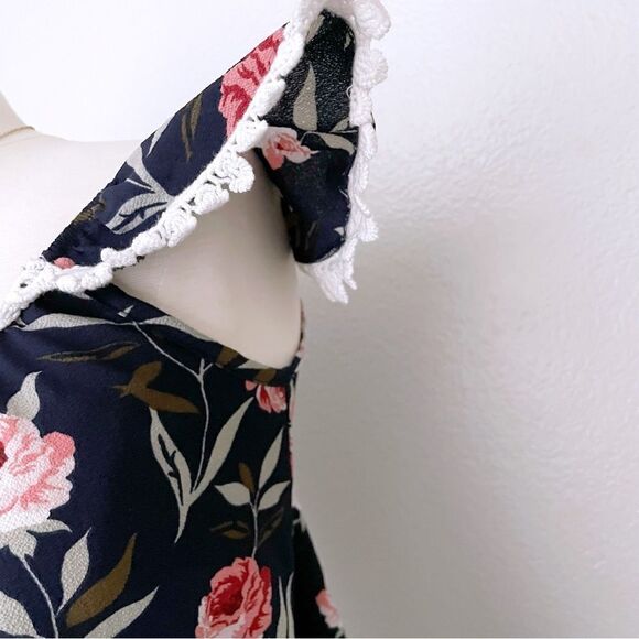 Navy Blue Floral Lace Crop Top - Picture 2 of 5